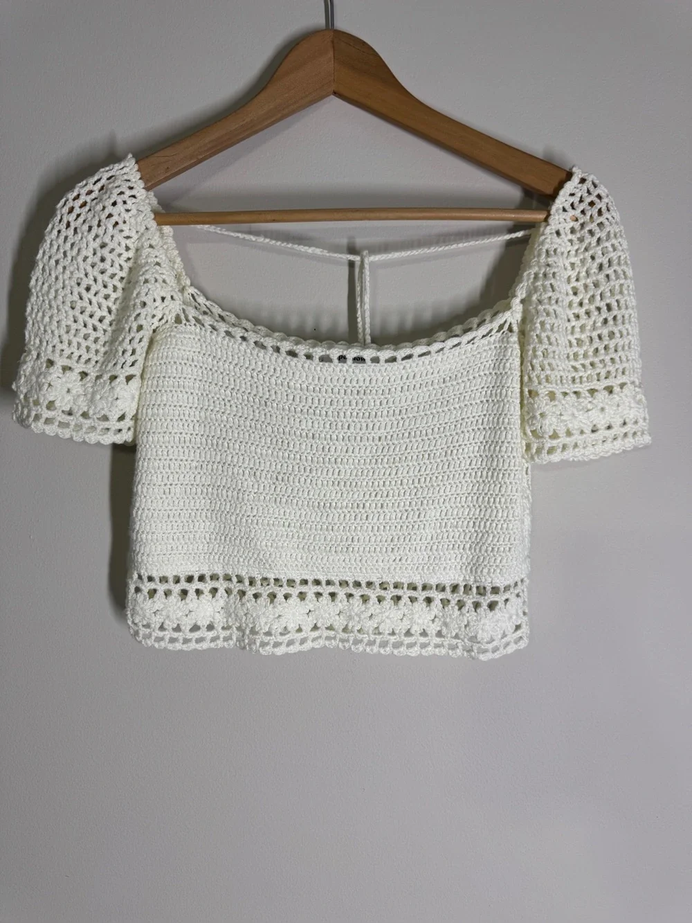 Revolve Superdown Imani Crochet Crop Top Off-White Knit Short Sleeve Sz. S - Picture 2 of 8